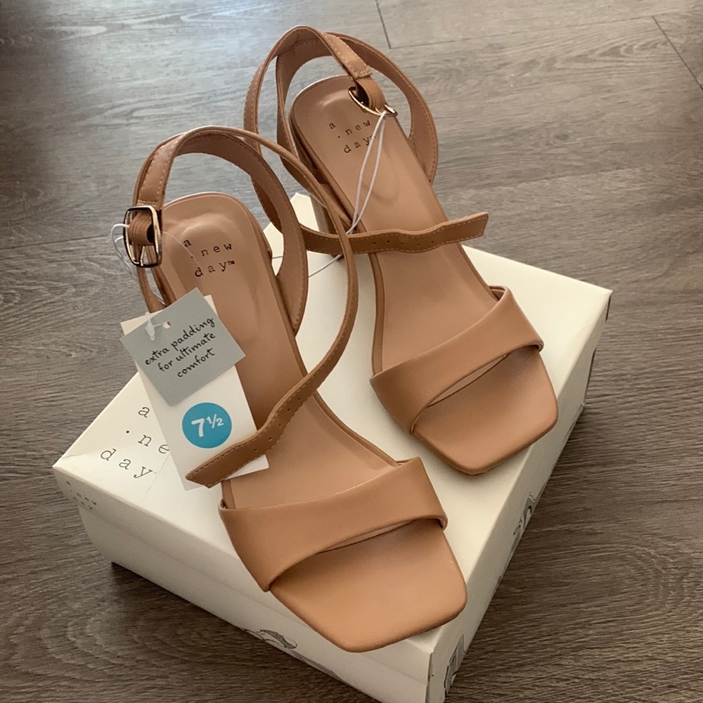 A New Day Sal 4” Pumps - tan - size 7.5